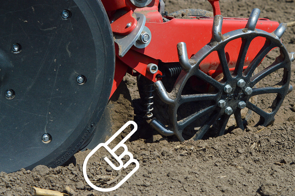 Трубка для внесення рідких добрив може стояти перед вловлювальним колесом (норма 30 - 70 лга), або за ним (70 -100 лга)